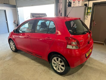 Used Toyota Yaris 2011 for sale - 77851110: Photo