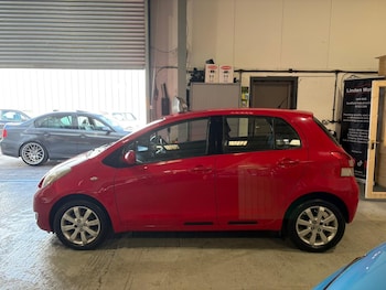 Used Toyota Yaris 2011 for sale - 77851110: Photo