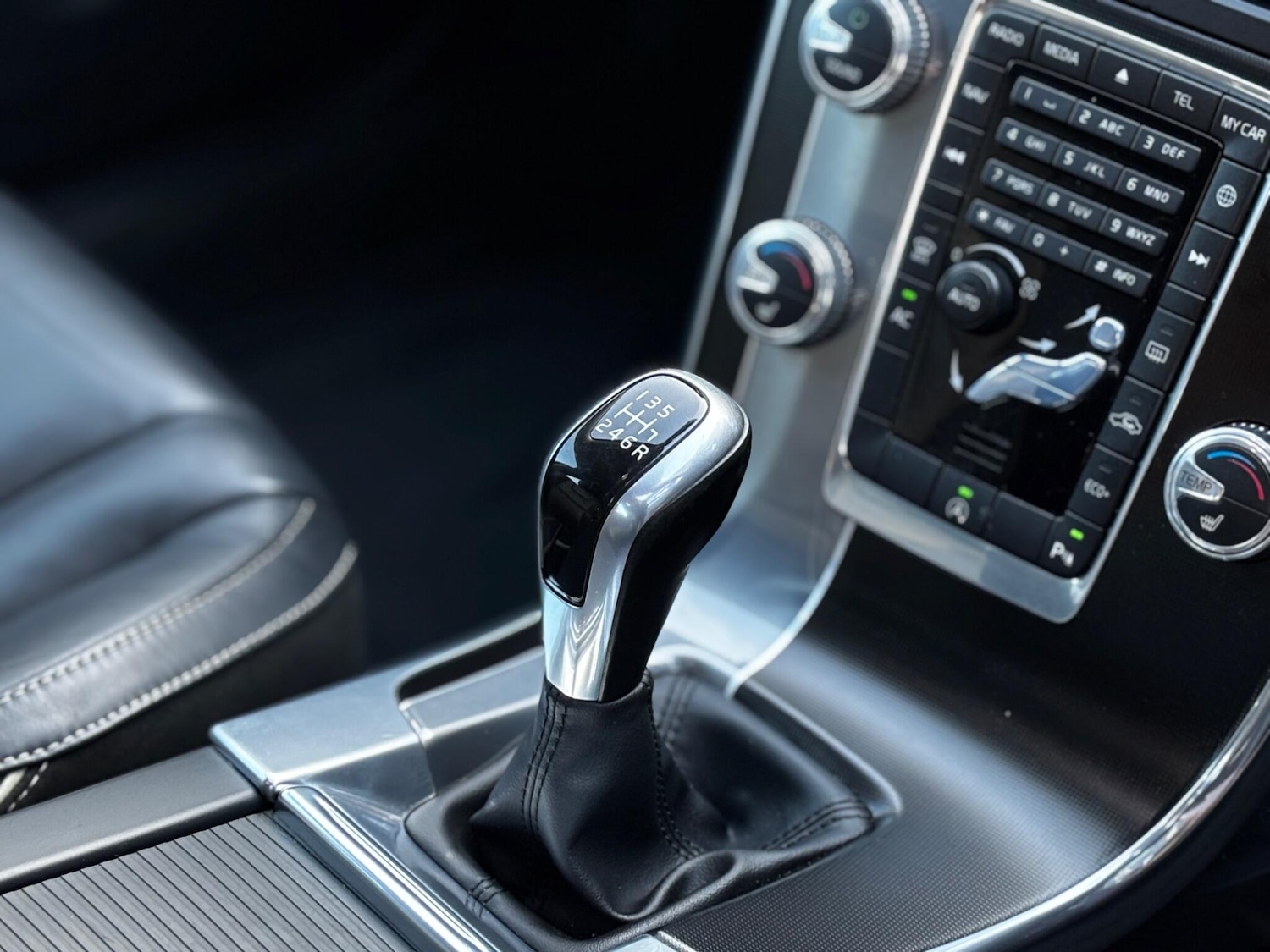 Used Volvo V60 2016 for sale - 76742402: Photo 12