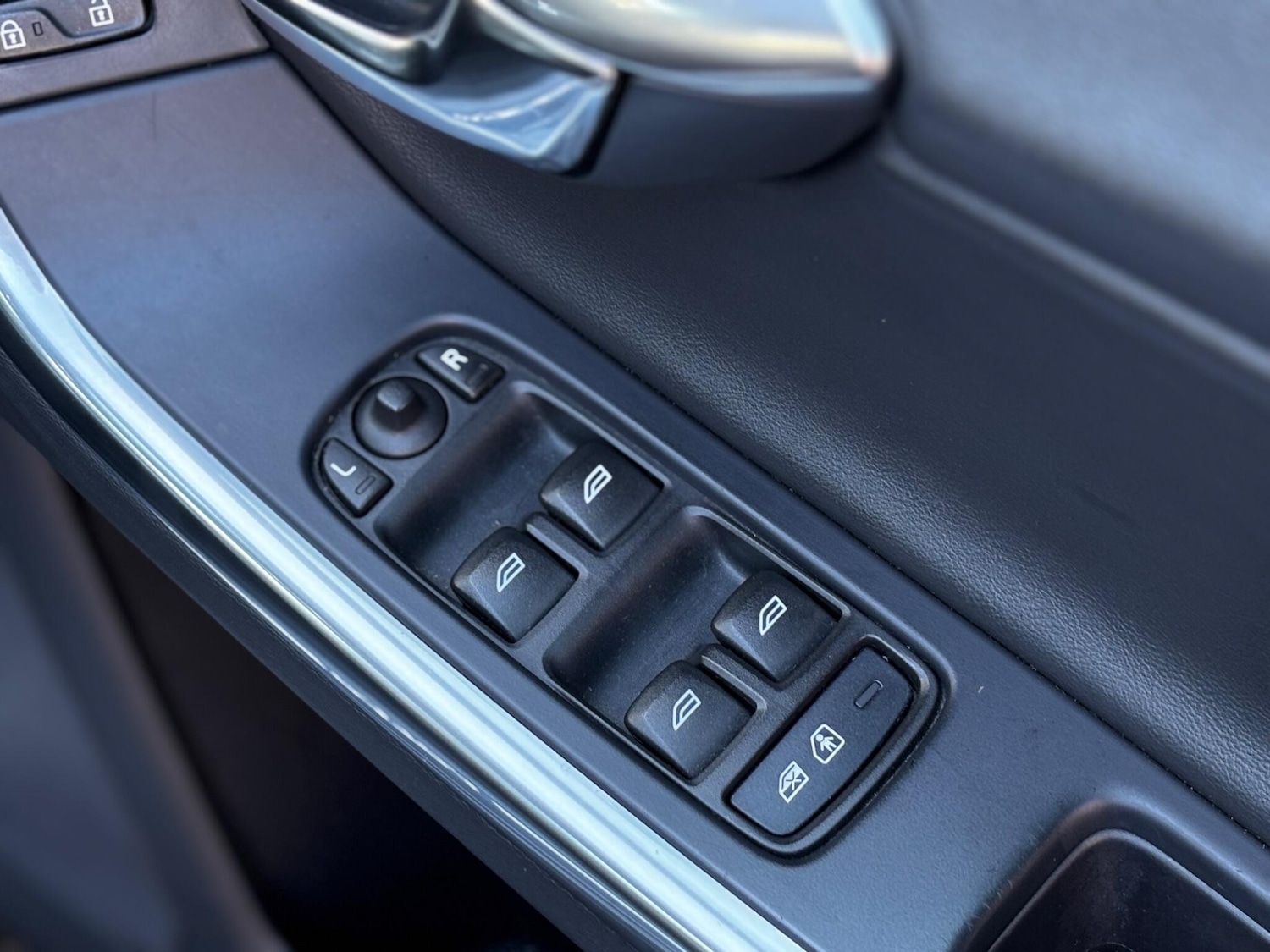 Used Volvo V60 2016 for sale - 76742402: Photo 14