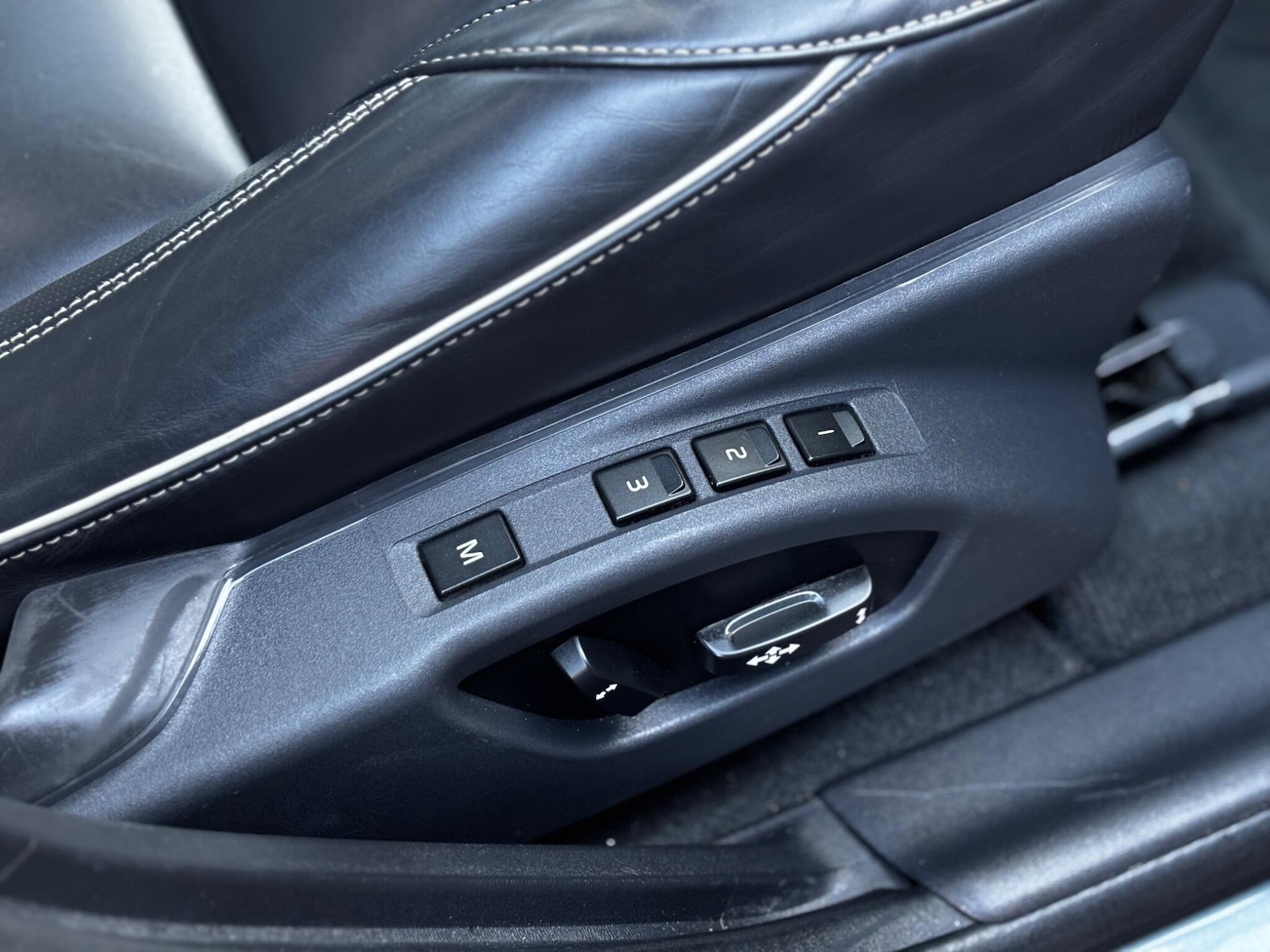 Used Volvo V60 2016 for sale - 76742402: Photo 15