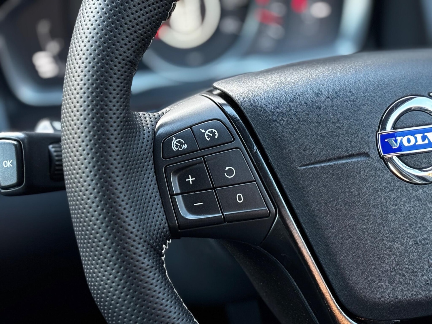 Used Volvo V60 2016 for sale - 76742402: Photo 17