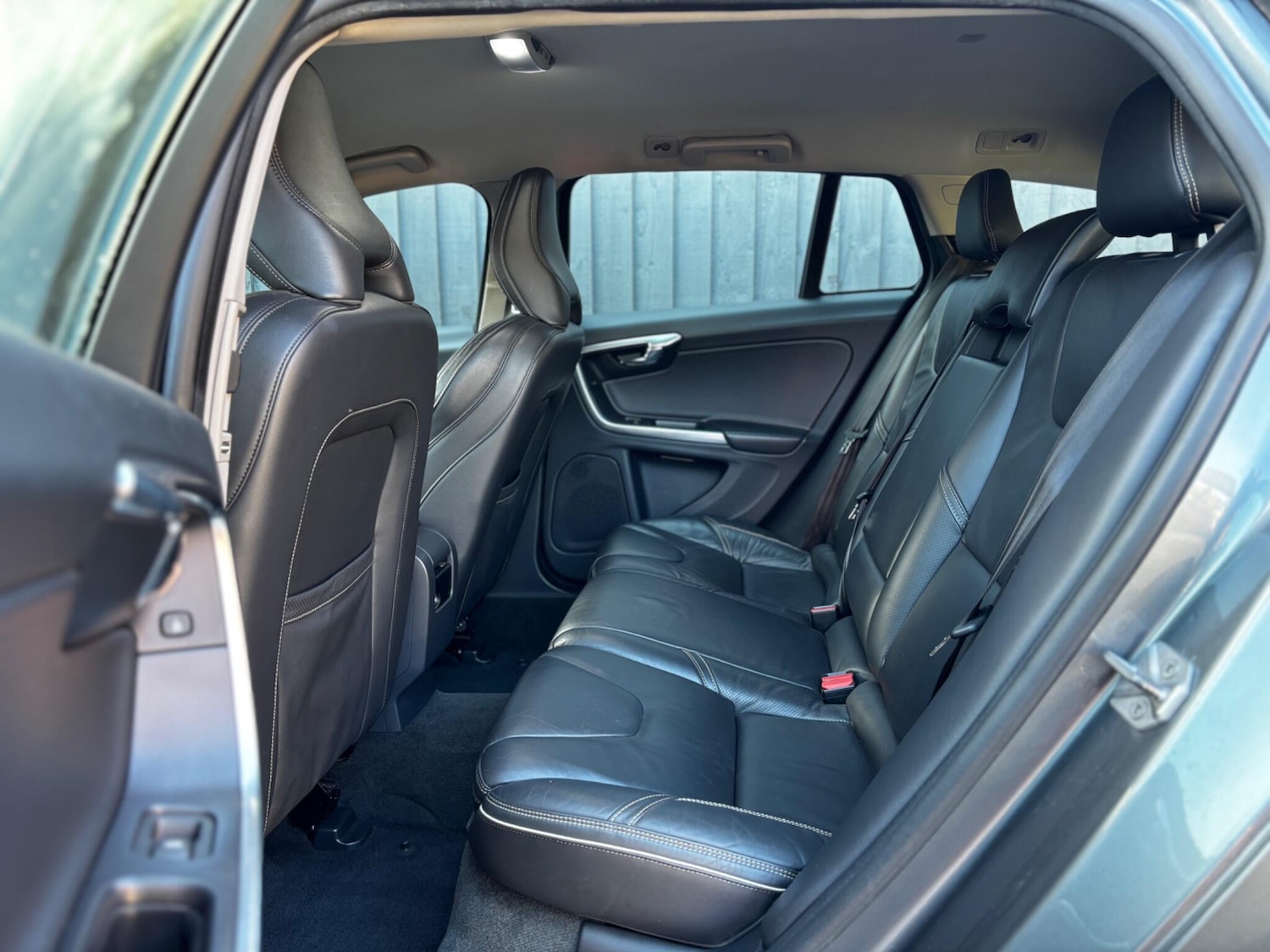 Used Volvo V60 2016 for sale - 76742402: Photo 19