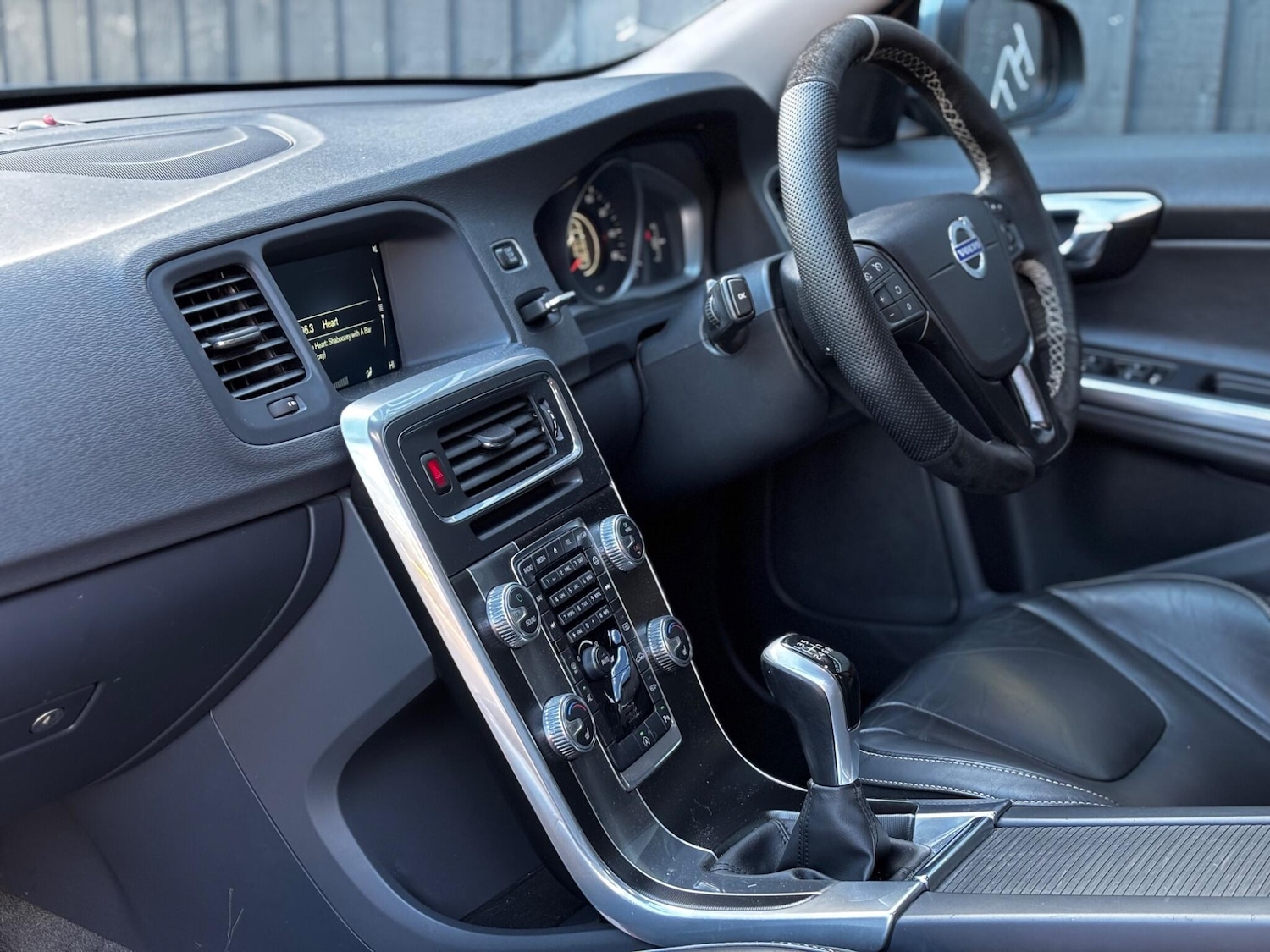 Used Volvo V60 2016 for sale - 76742402: Photo 6