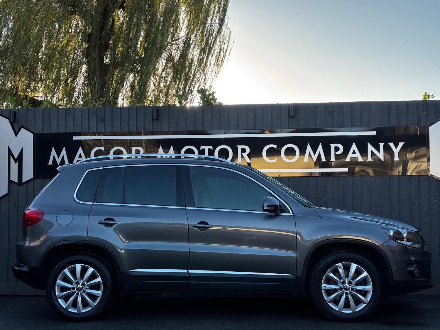 Used Volkswagen Tiguan 2014 for sale - 76714454: Photo 2