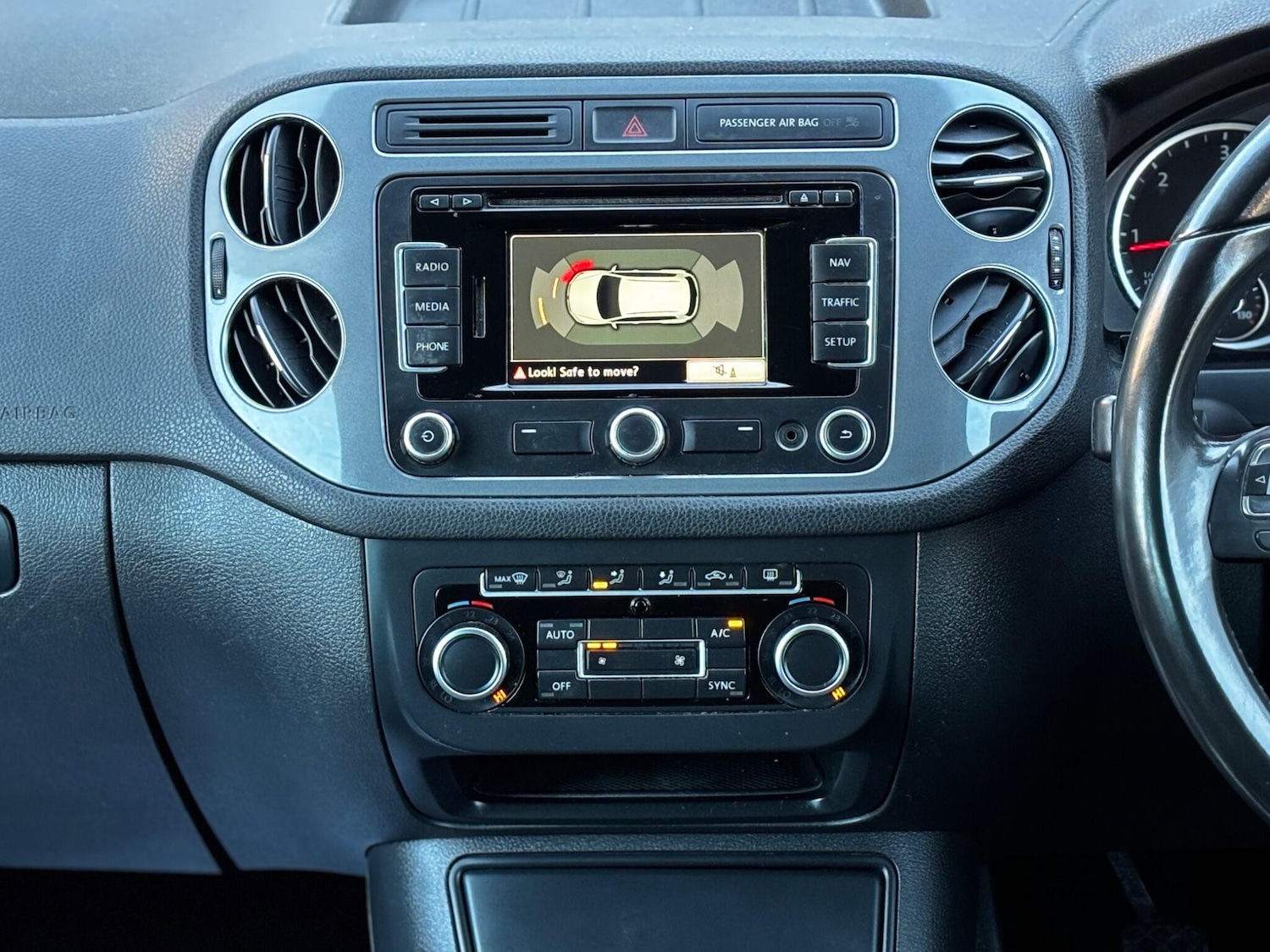 Used Volkswagen Tiguan 2014 for sale - 76714454: Photo 9