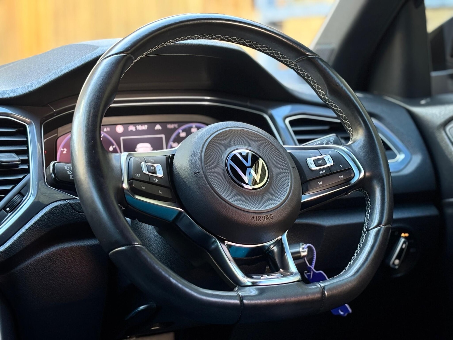 Used Volkswagen T-Roc for sale - 77940625: Photo 11