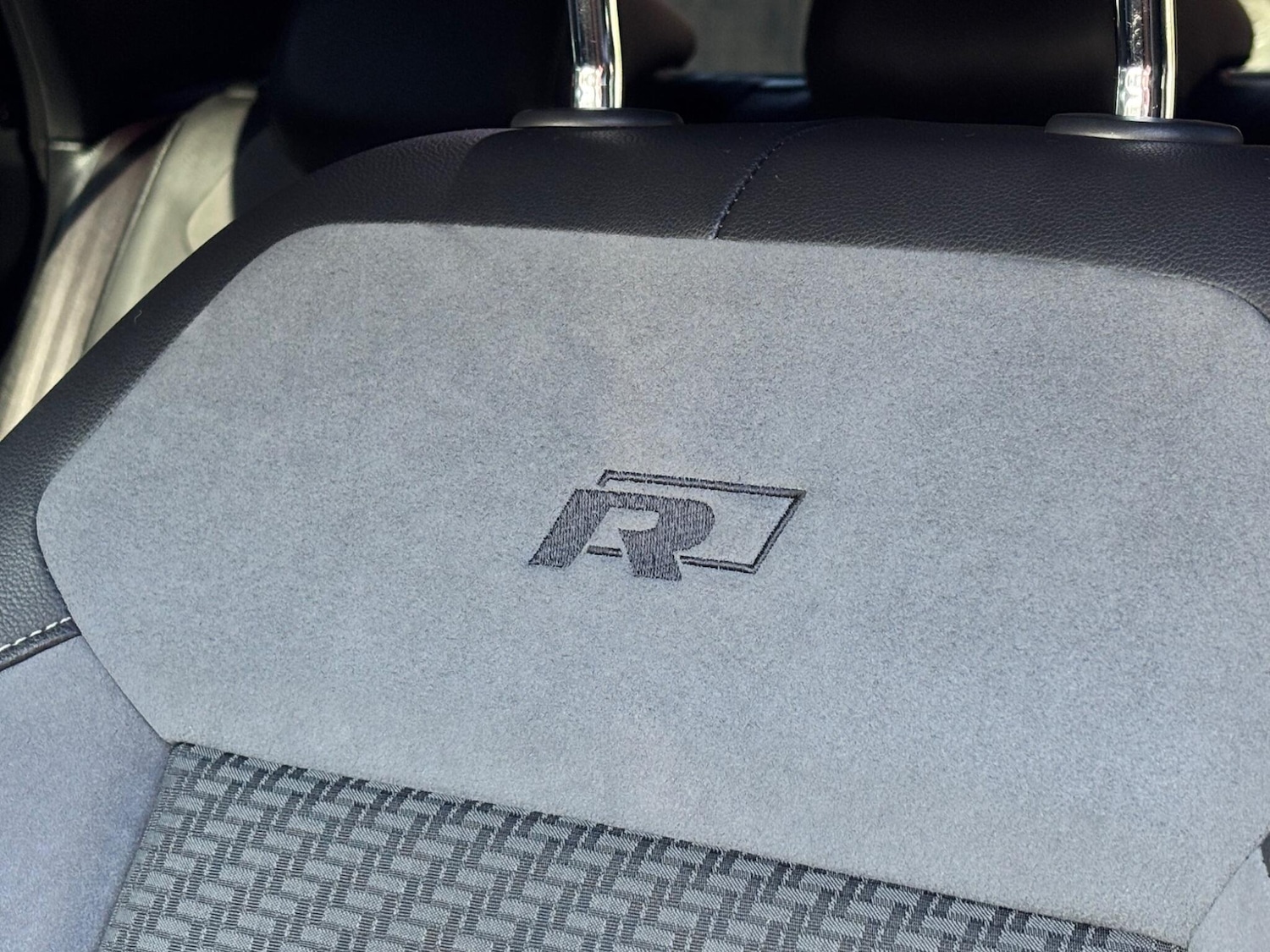 Used Volkswagen T-Roc for sale - 77940625: Photo 14