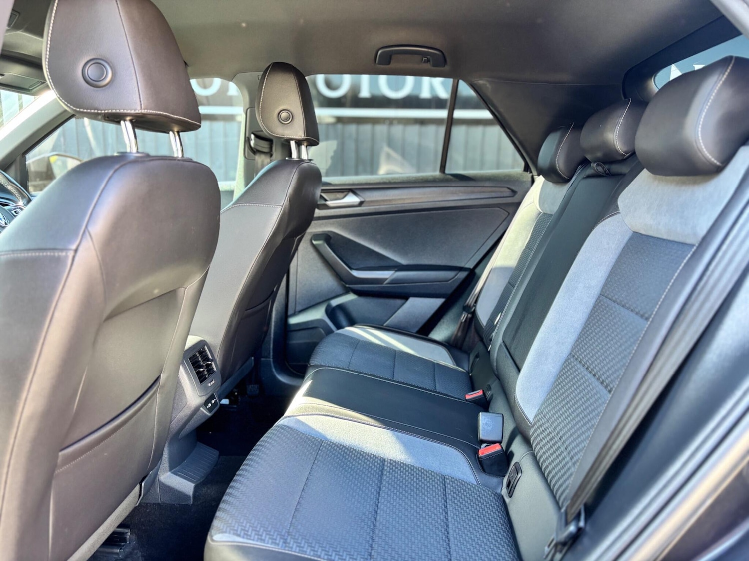 Used Volkswagen T-Roc for sale - 77940625: Photo 15