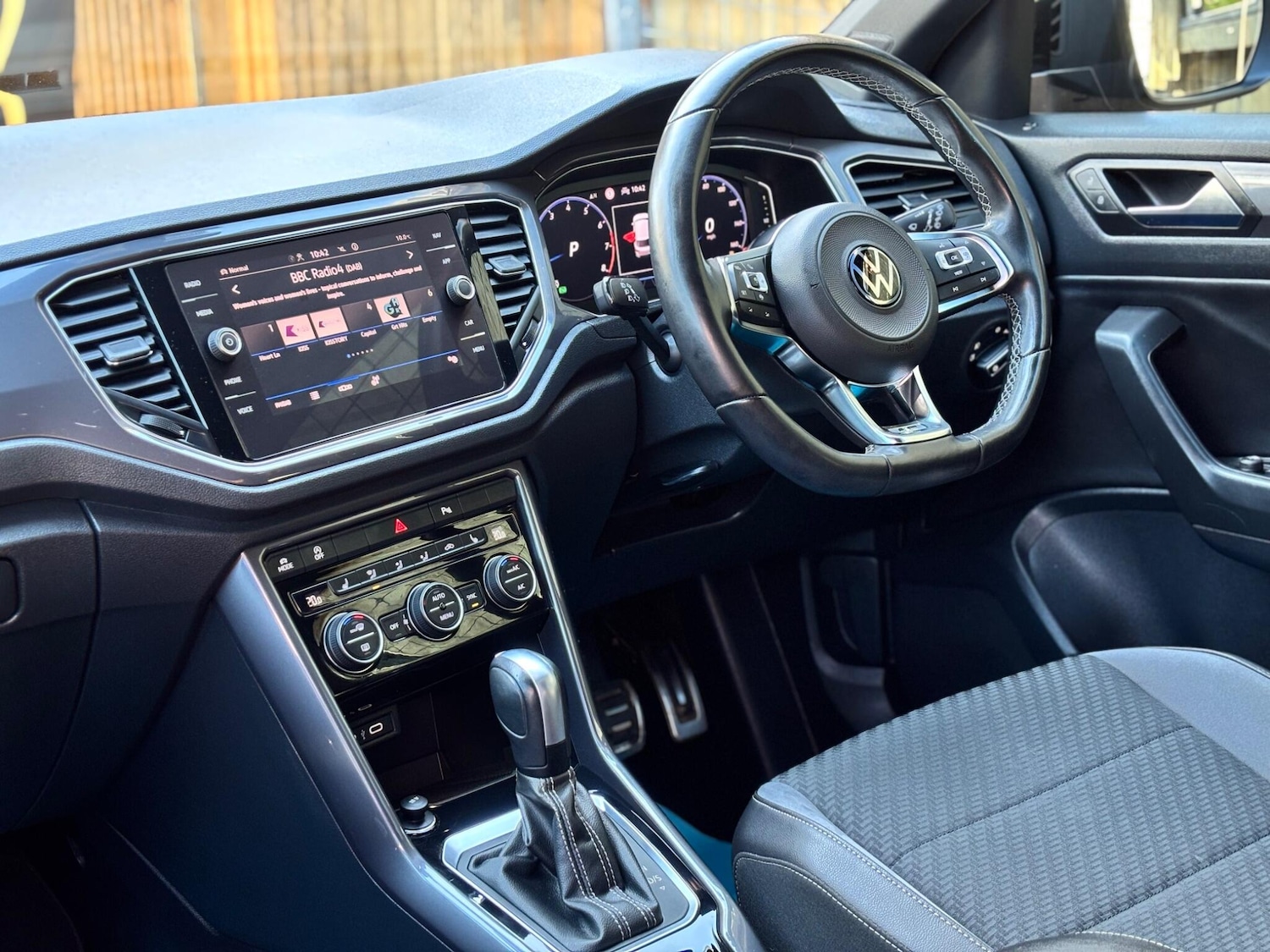 Used Volkswagen T-Roc for sale - 77940625: Photo 6