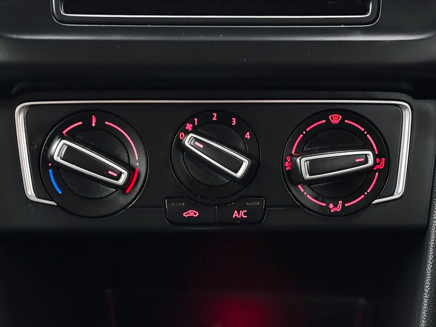 Used Volkswagen Polo 2015 for sale - 76849700: Photo 11