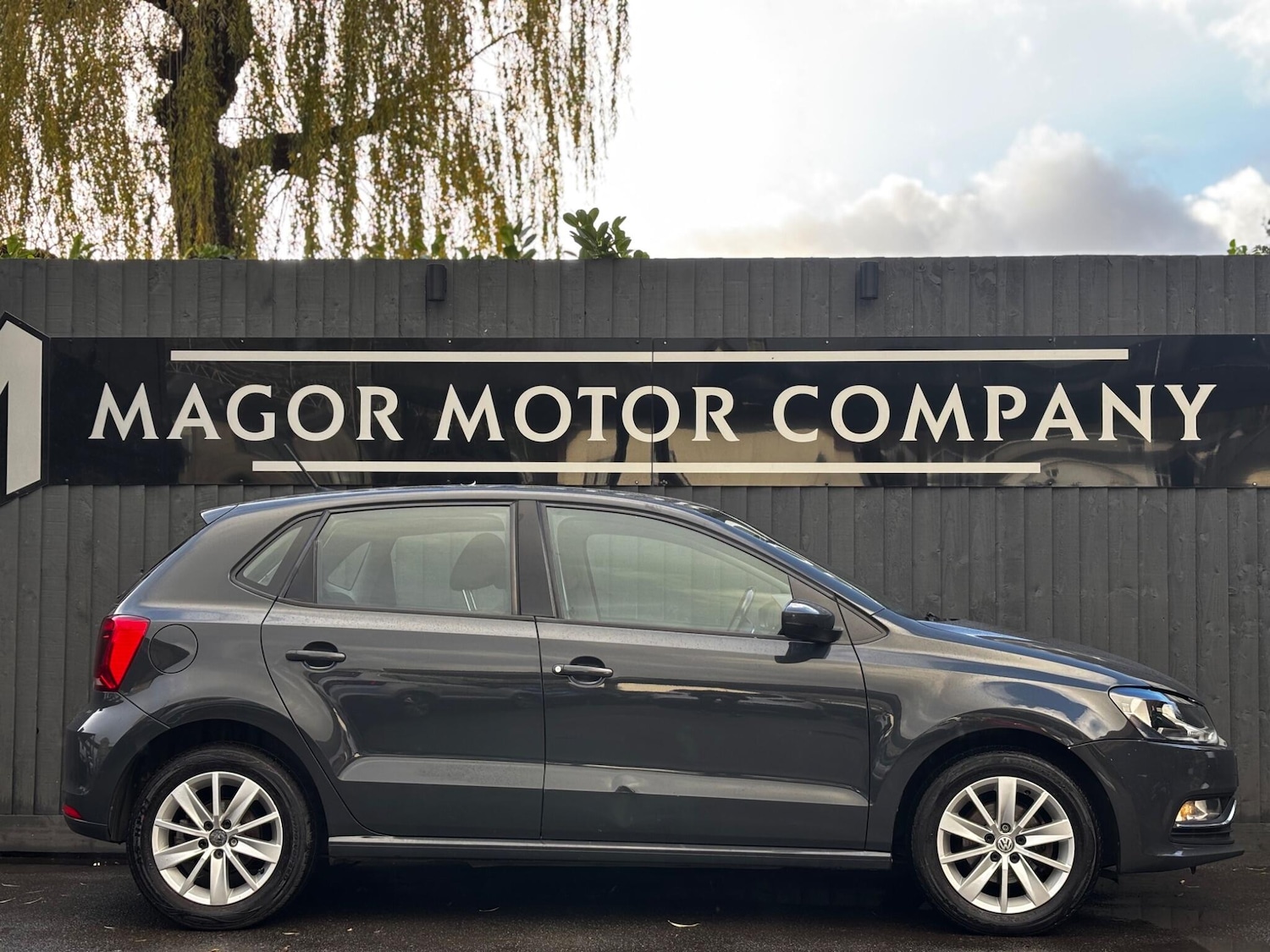 Used Volkswagen Polo 2015 for sale - 76849700: Photo 2