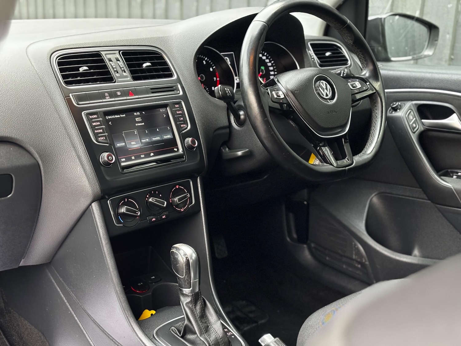 Used Volkswagen Polo 2015 for sale - 76849700: Photo 6