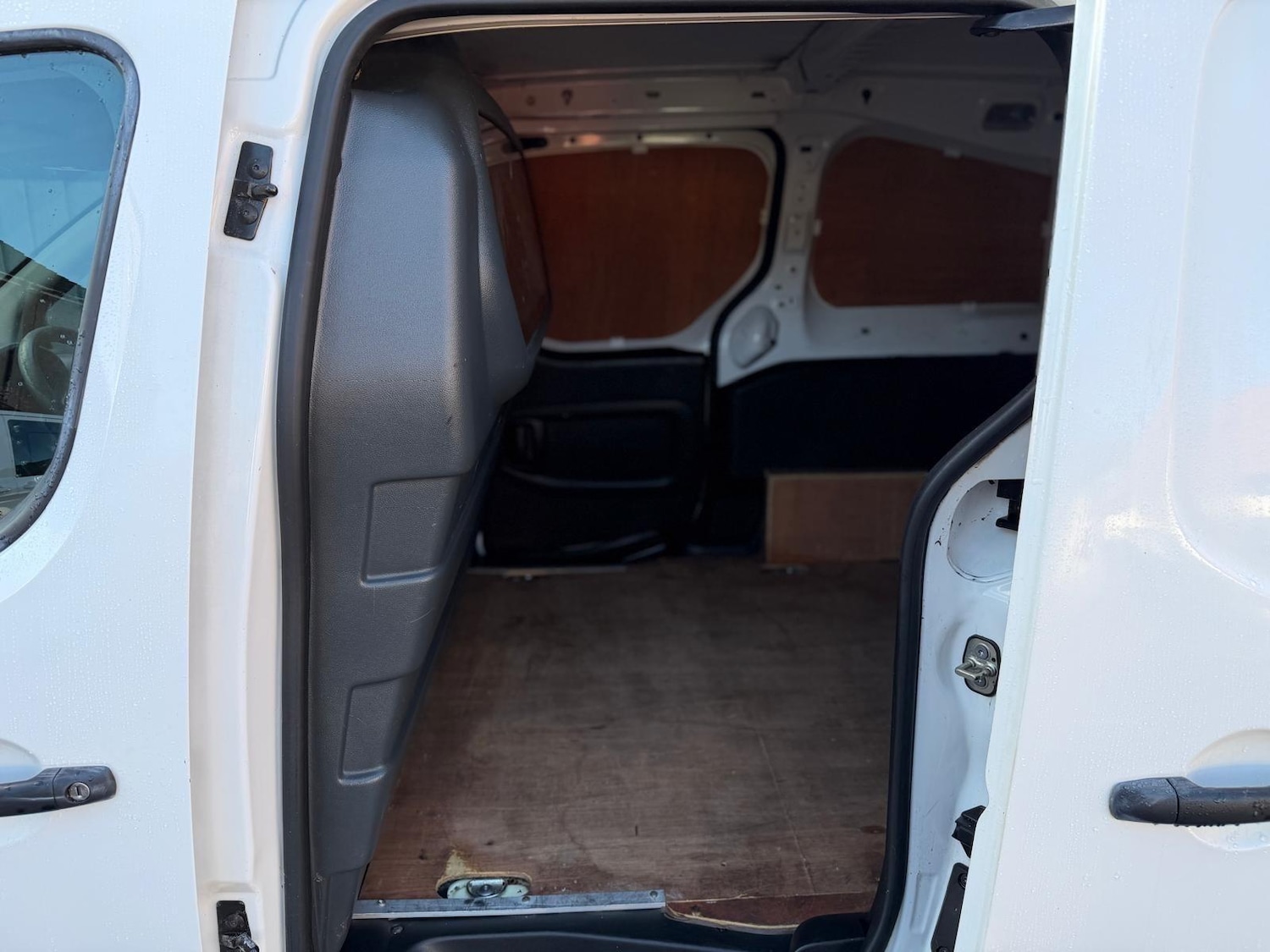 Used Peugeot Partner 2015 for sale - 76926585: Photo 12