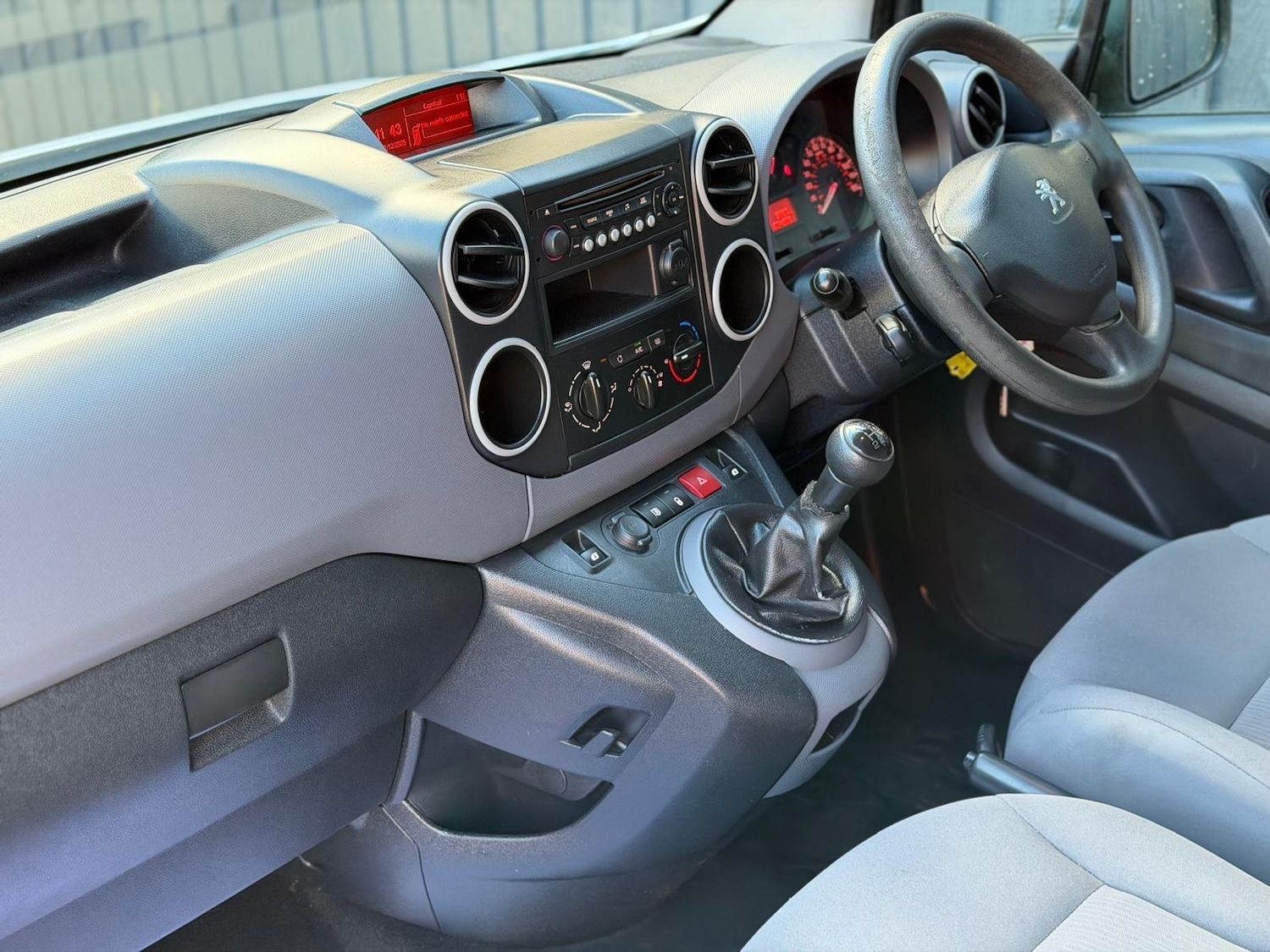 Used Peugeot Partner 2015 for sale - 76926585: Photo 6