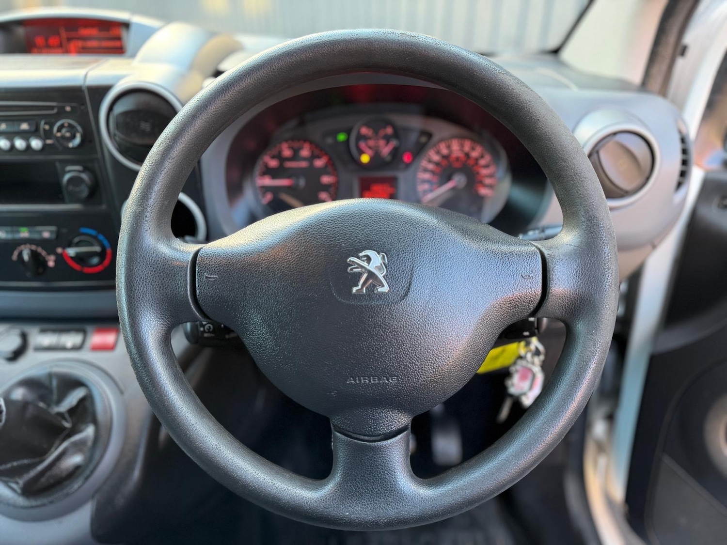 Used Peugeot Partner 2015 for sale - 76926585: Photo 9