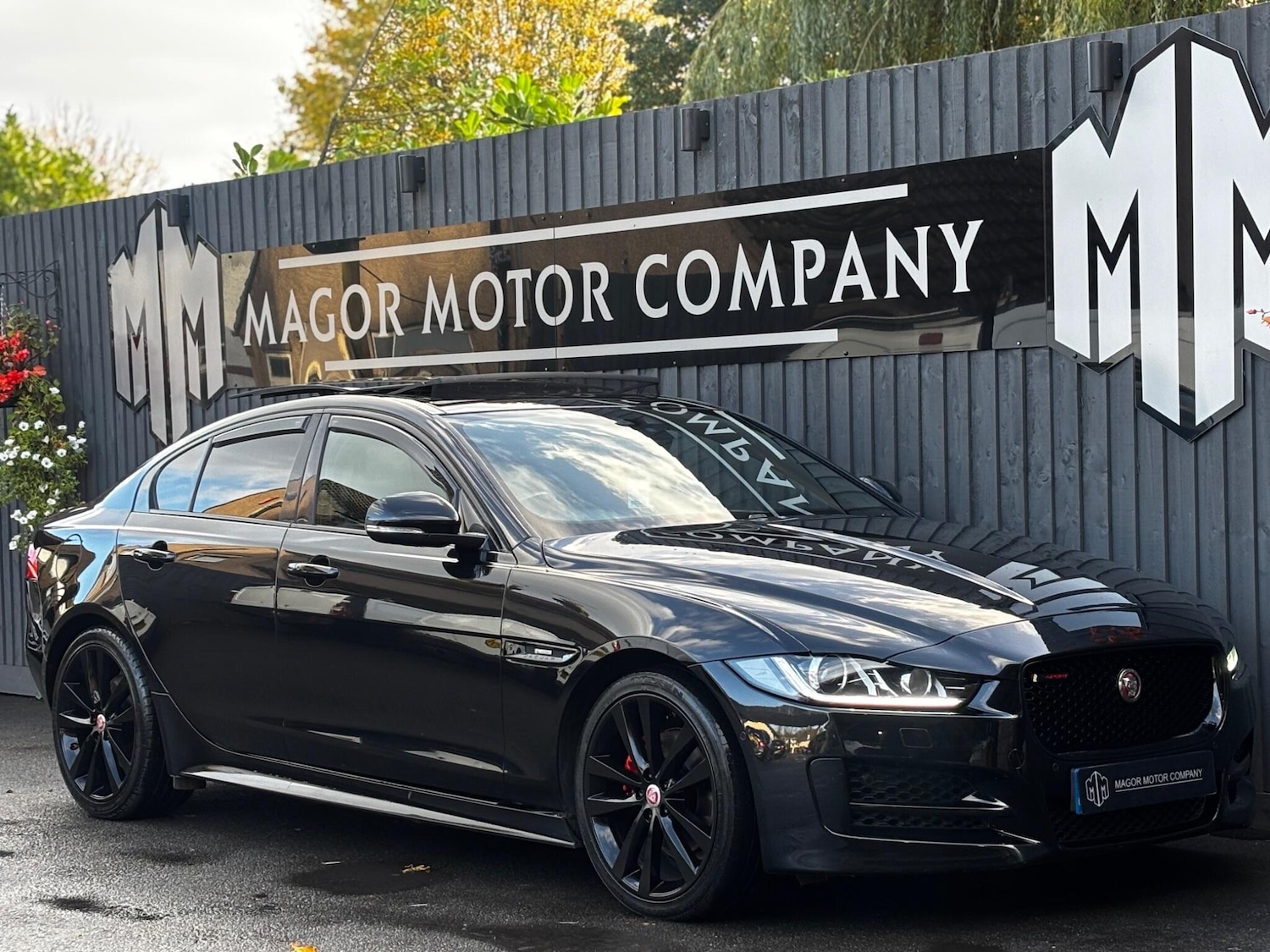 Used Jaguar XE for sale - 76473471: Photo 1