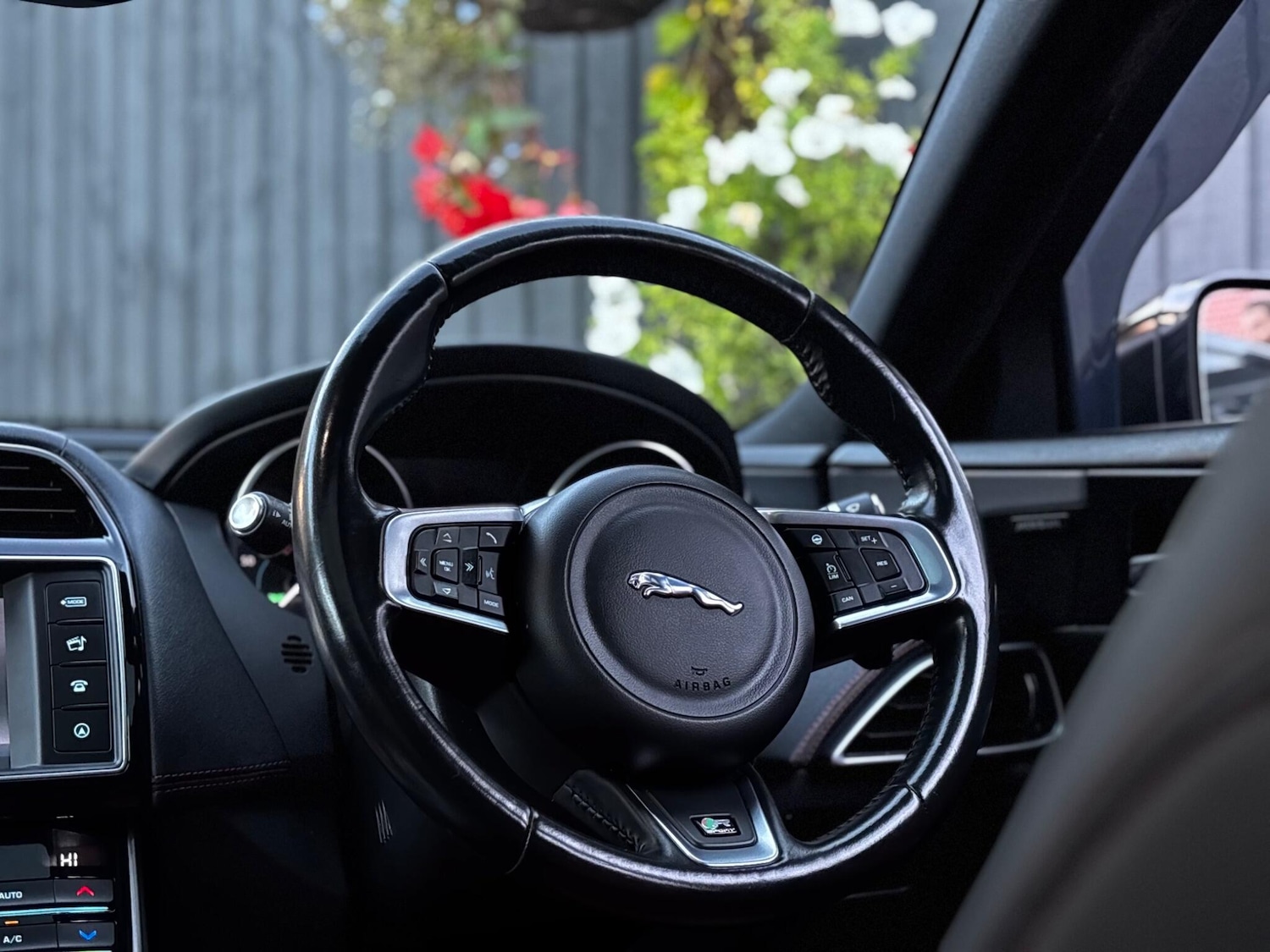 Used Jaguar XE for sale - 76473471: Photo 9