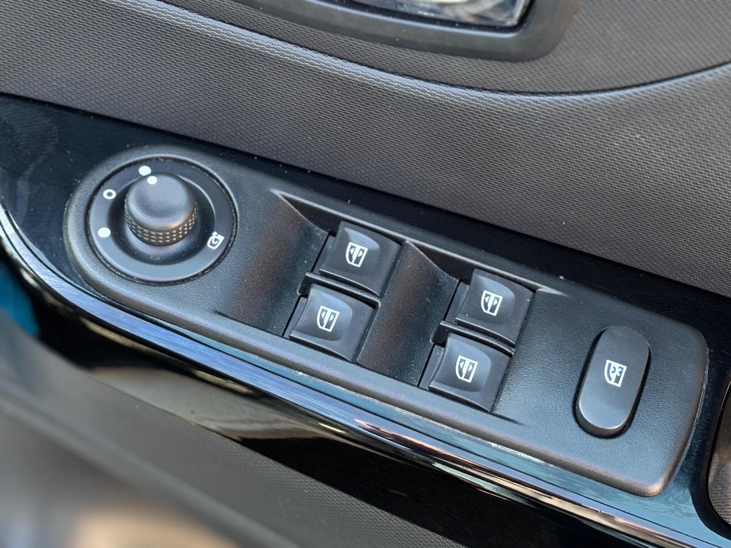 Used Renault Captur 2015 for sale - 77939888: Photo 12