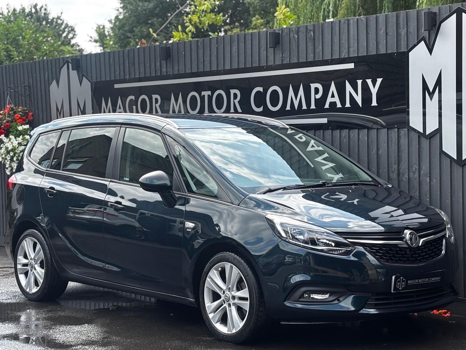 Used Vauxhall Zafira Tourer 2017 for sale - 76359984: Photo 1
