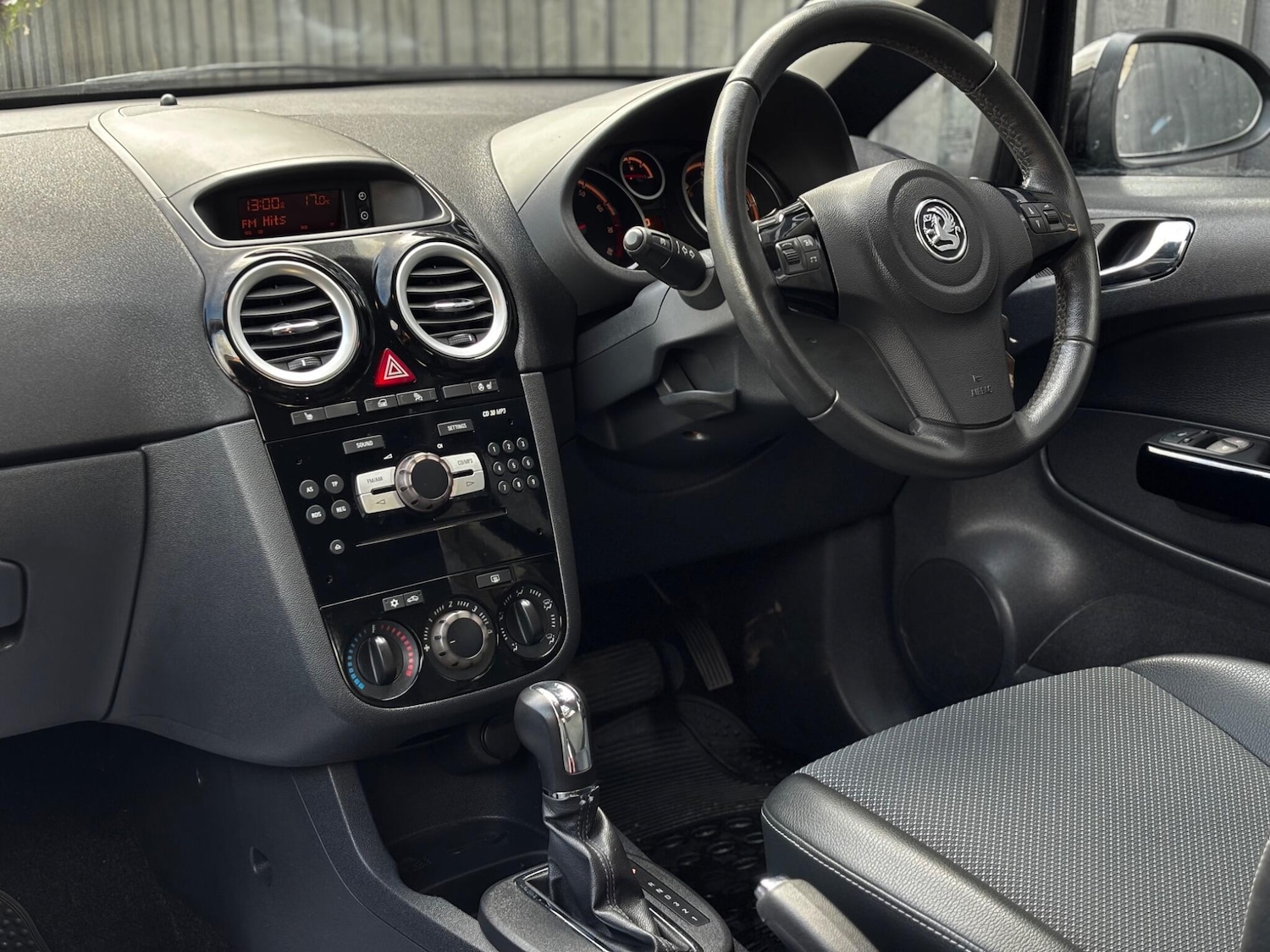 Used Vauxhall Corsa 2010 for sale - 76397940: Photo 6