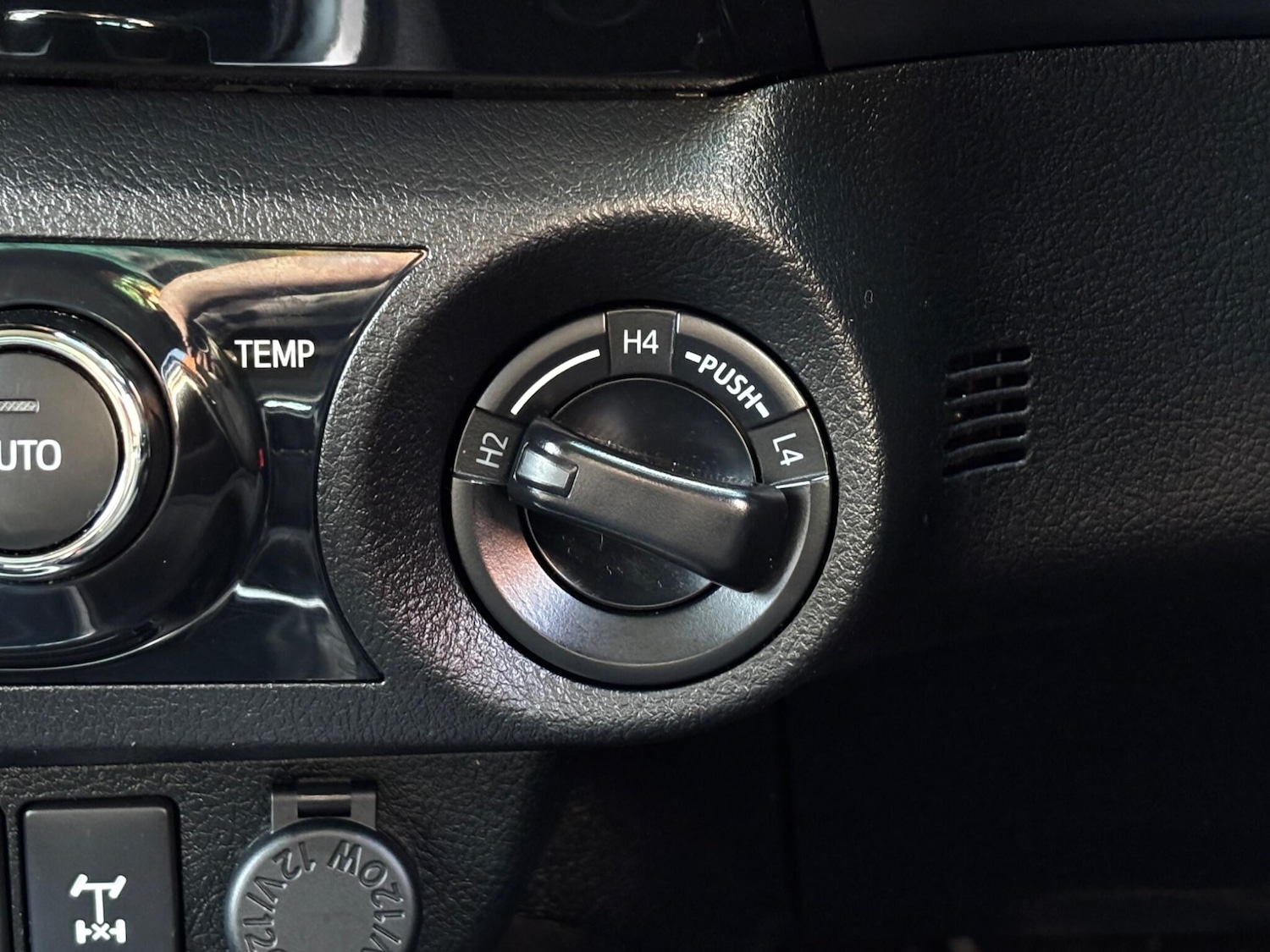 Used Toyota Hilux for sale - 77657760: Photo 17