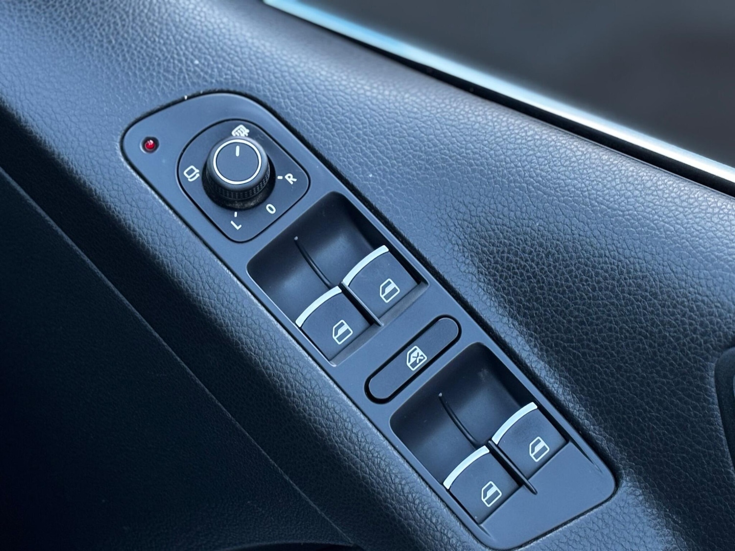 Used Volkswagen Tiguan 2015 for sale - 76865518: Photo 14