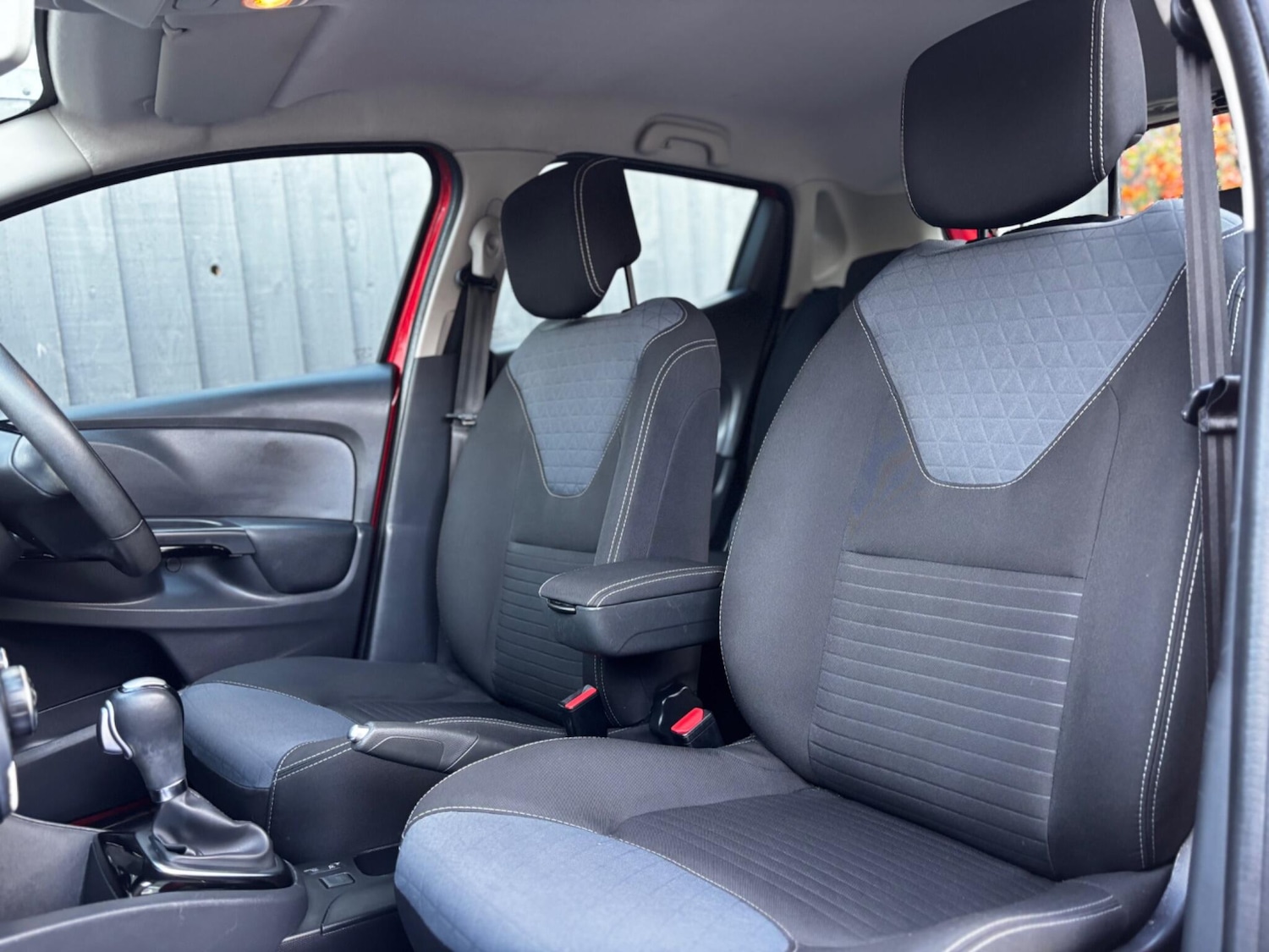 Used Renault Clio 2015 for sale - 76336208: Photo 13