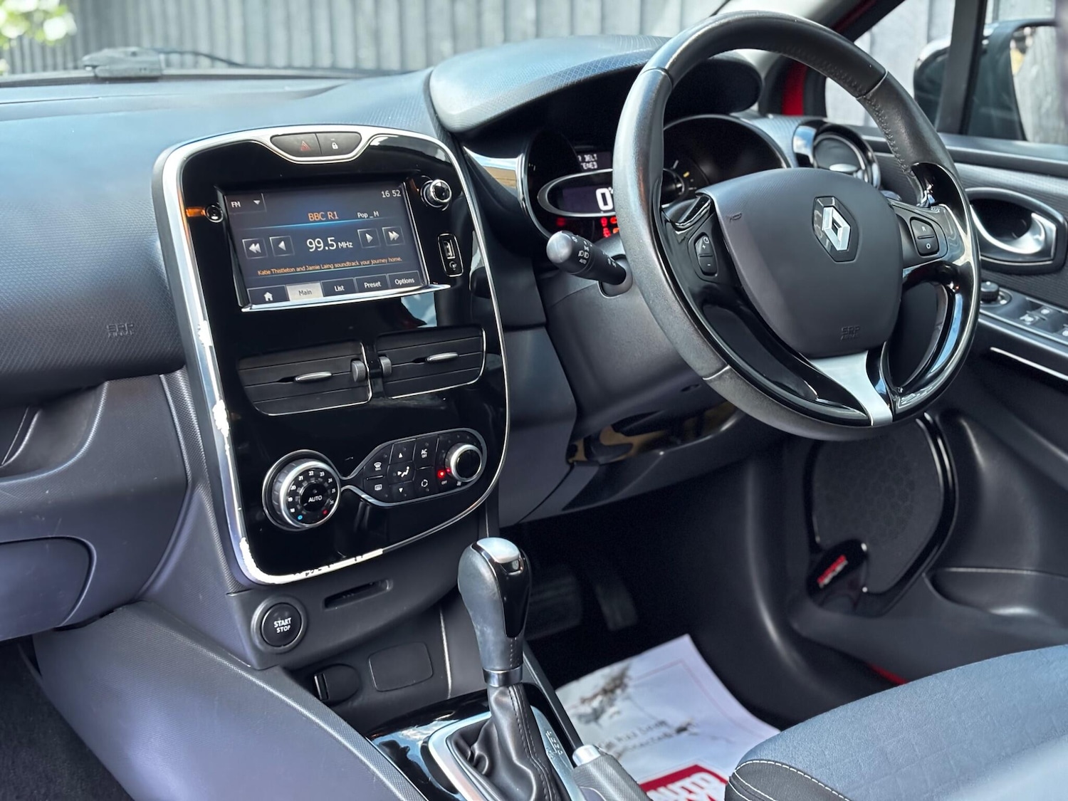 Used Renault Clio 2015 for sale - 76336208: Photo 6