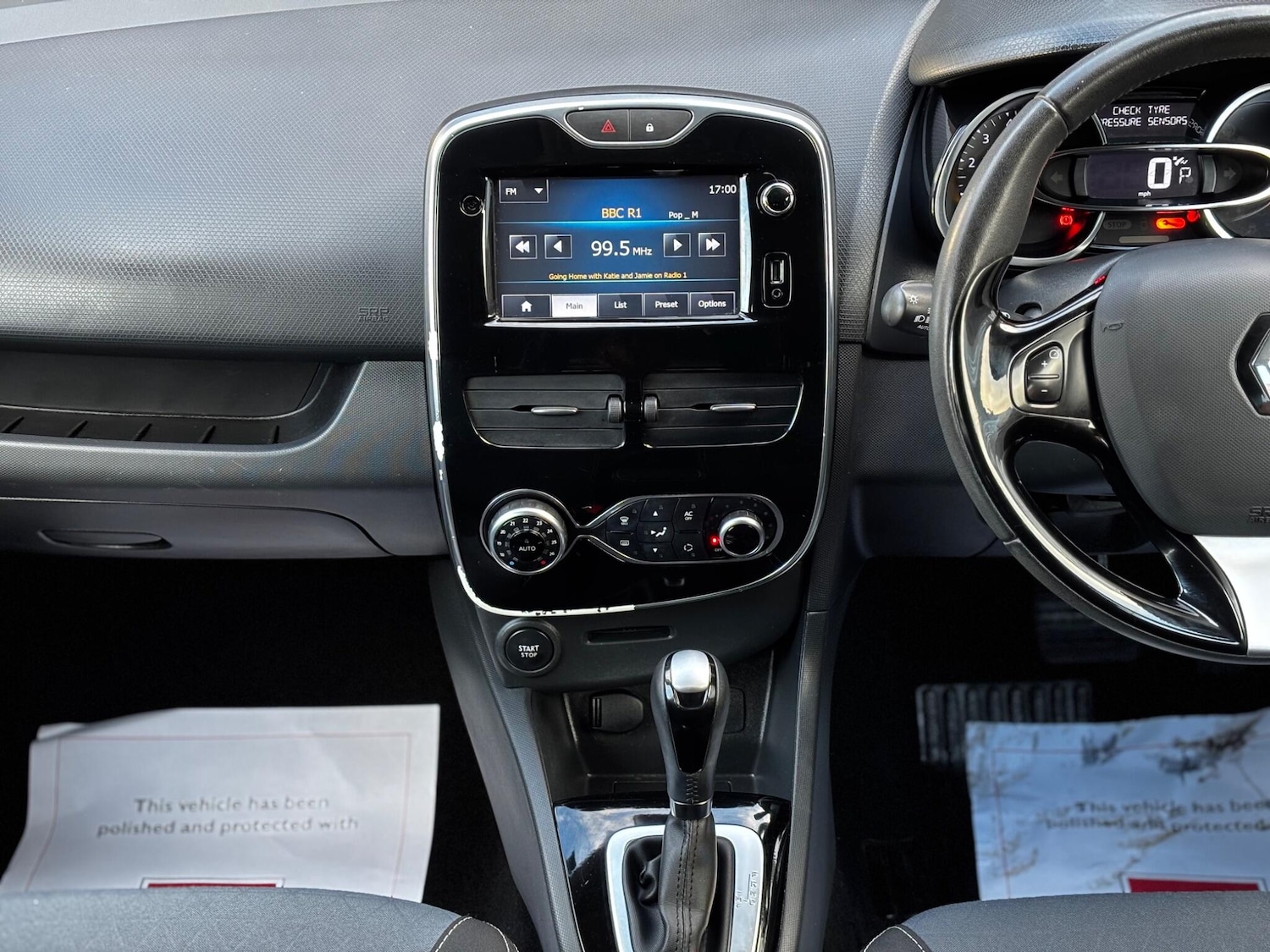 Used Renault Clio 2015 for sale - 76336208: Photo 8