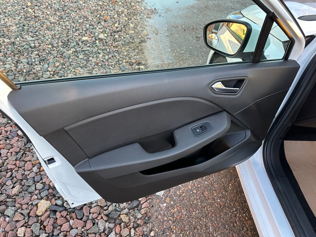 Used Renault Clio 2021 for sale - 76591197: Photo 31