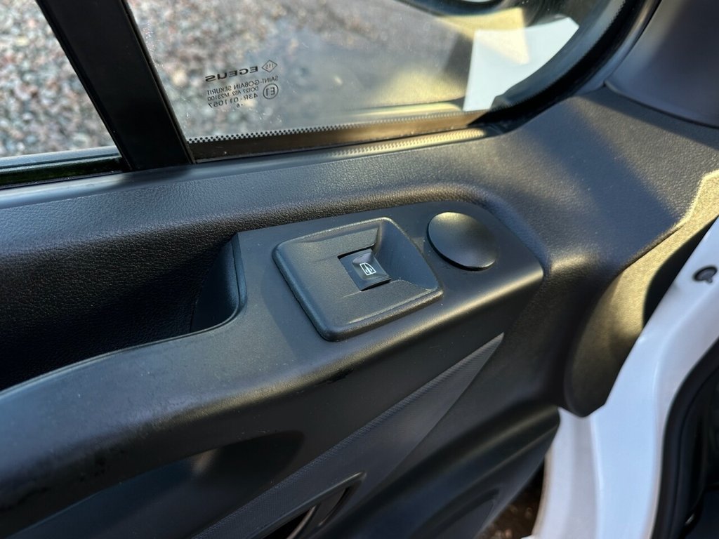 Used Vauxhall Vivaro 2016 for sale - 77313231: Photo 39