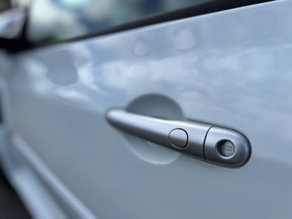 Used Renault Clio 2010 for sale - 76290866: Photo 11