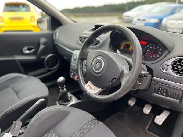 Used Renault Clio 2010 for sale - 76290866: Photo 16