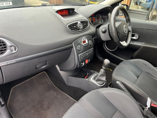 Used Renault Clio 2010 for sale - 76290866: Photo 22