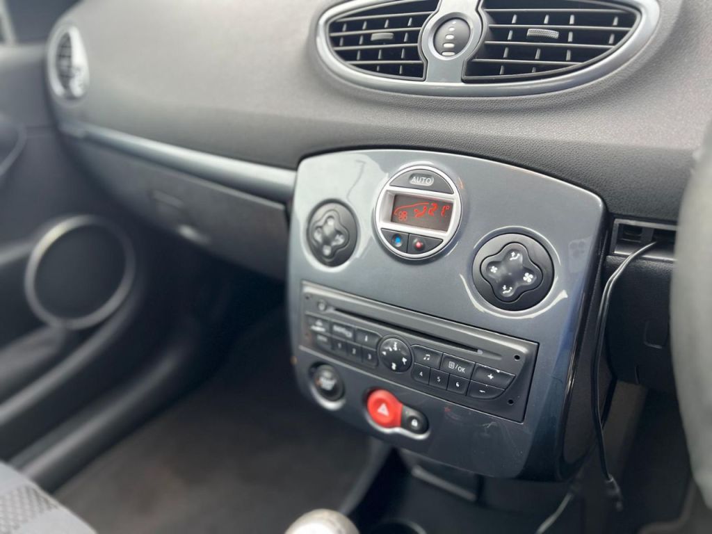 Used Renault Clio 2010 for sale - 76290866: Photo 27