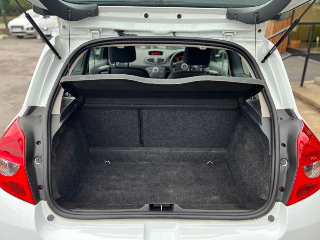 Used Renault Clio 2010 for sale - 76290866: Photo 28