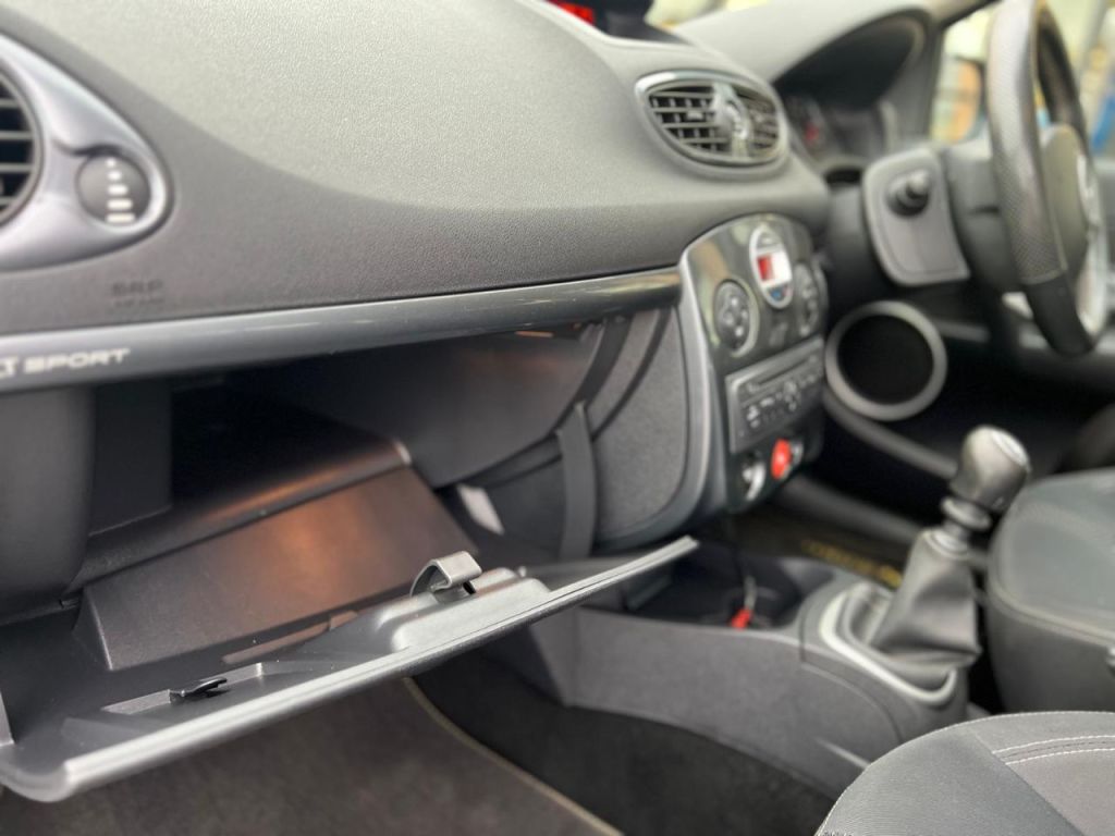 Used Renault Clio 2010 for sale - 76290866: Photo 29