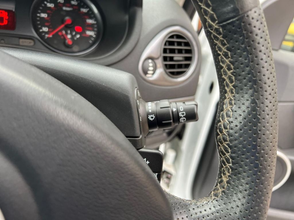 Used Renault Clio 2010 for sale - 76290866: Photo 30