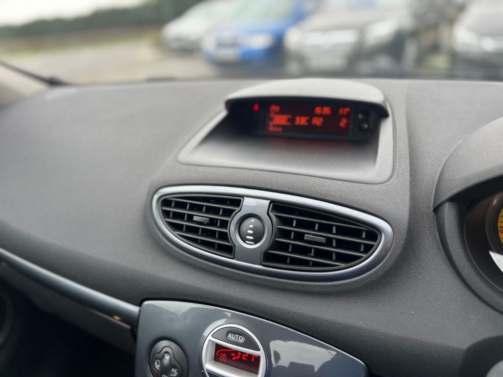 Used Renault Clio 2010 for sale - 76290866: Photo 31
