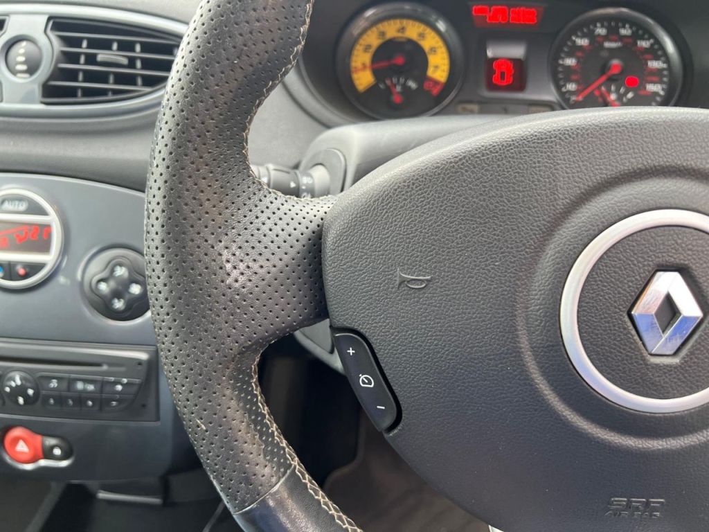 Used Renault Clio 2010 for sale - 76290866: Photo 33