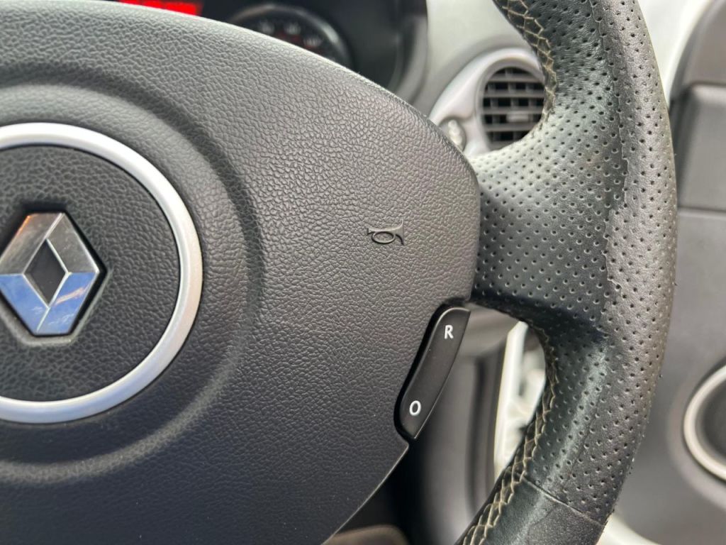 Used Renault Clio 2010 for sale - 76290866: Photo 35