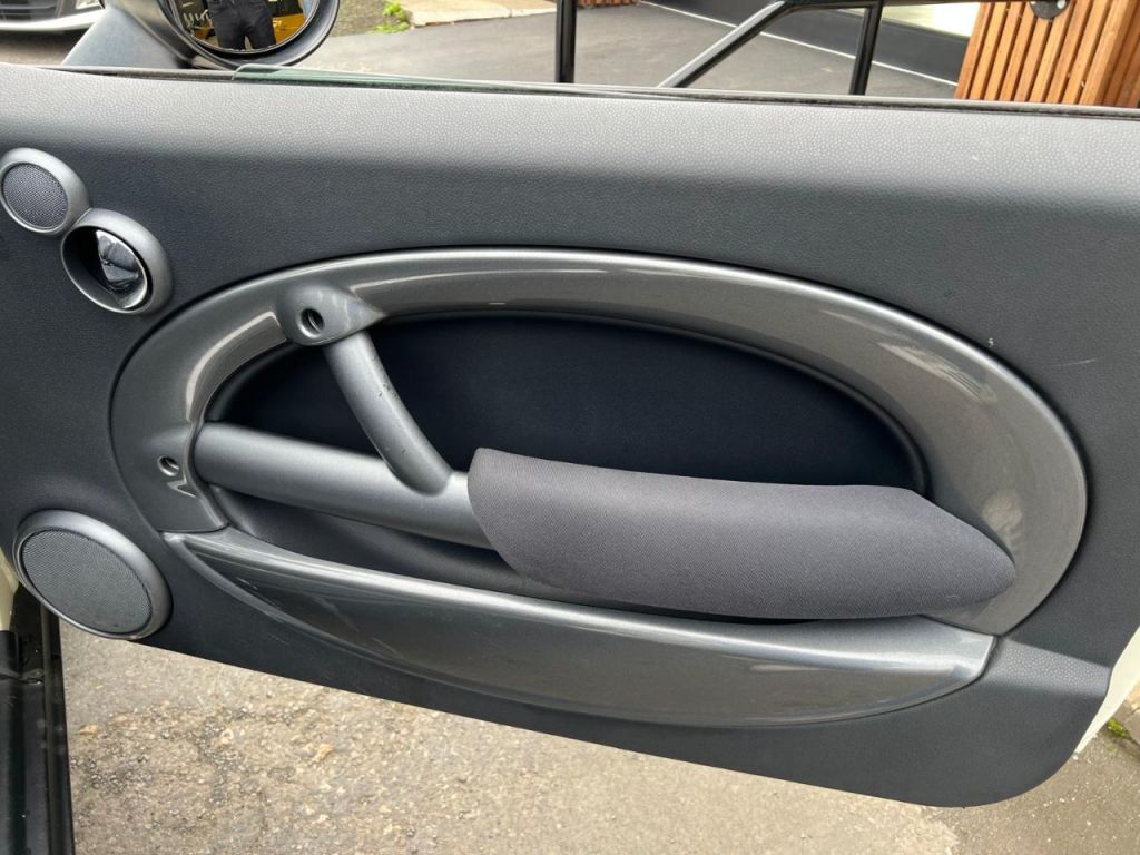 Used MINI Convertible 2006 for sale - 77685075: Photo 11