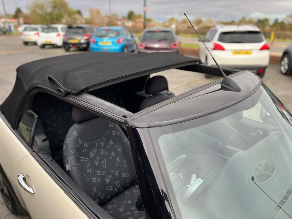 Used MINI Convertible 2006 for sale - 77685075: Photo 19