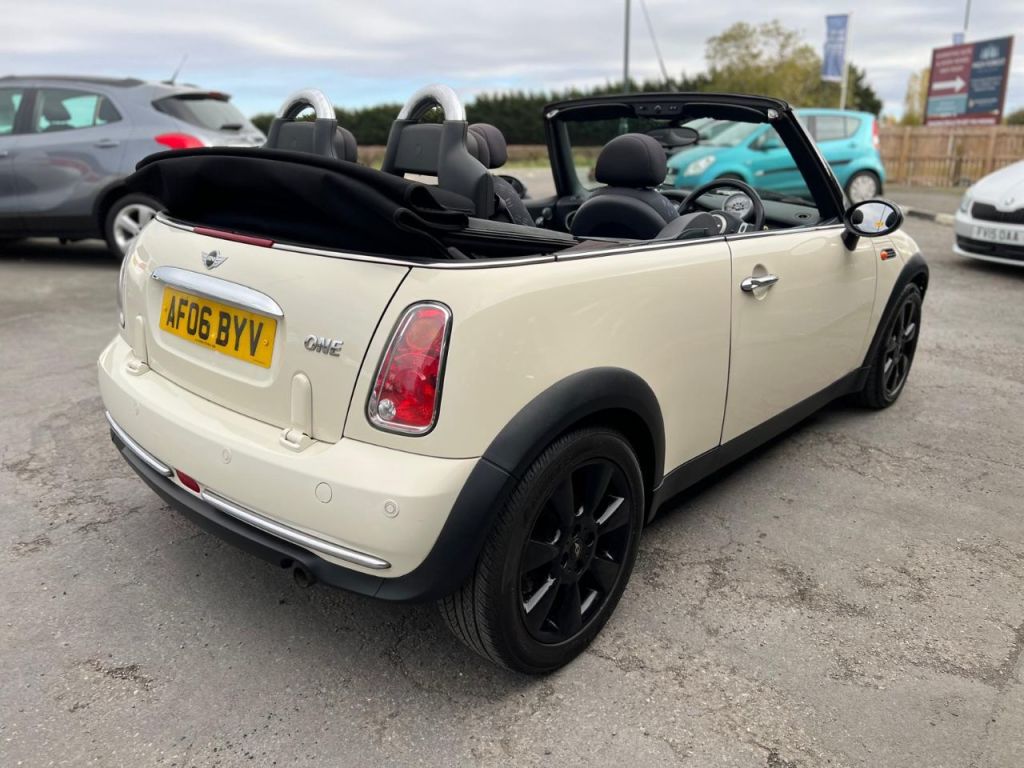 Used MINI Convertible 2006 for sale - 77685075: Photo 5