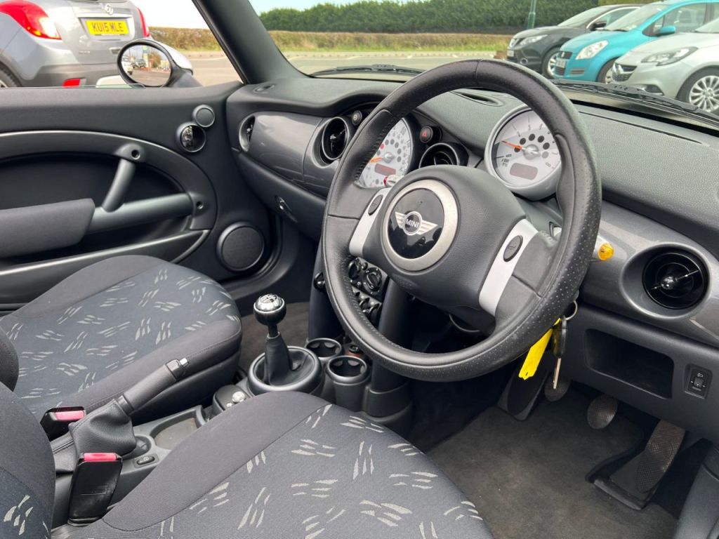 Used MINI Convertible 2006 for sale - 77685075: Photo 9