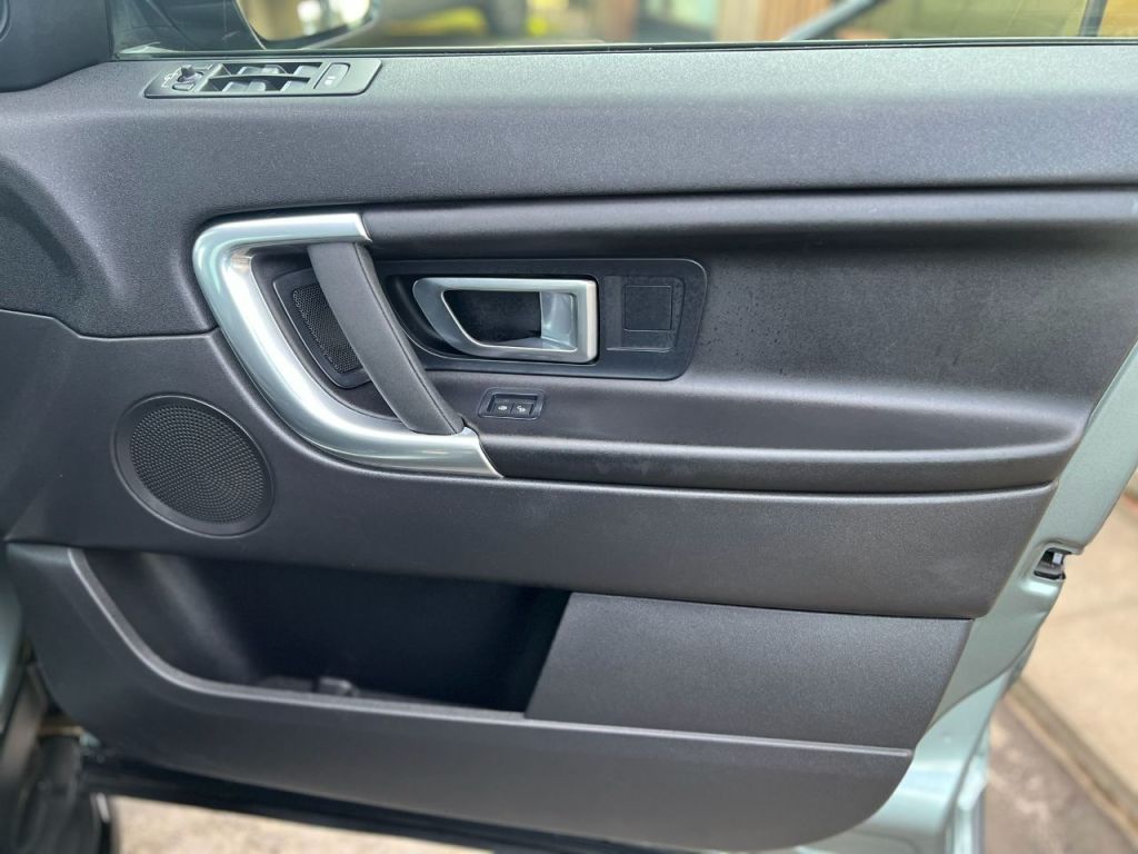 Used Land Rover Discovery Sport 2015 for sale - 77685096: Photo 11