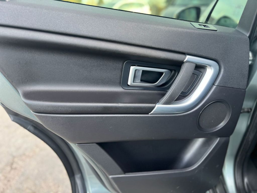 Used Land Rover Discovery Sport 2015 for sale - 77685096: Photo 14