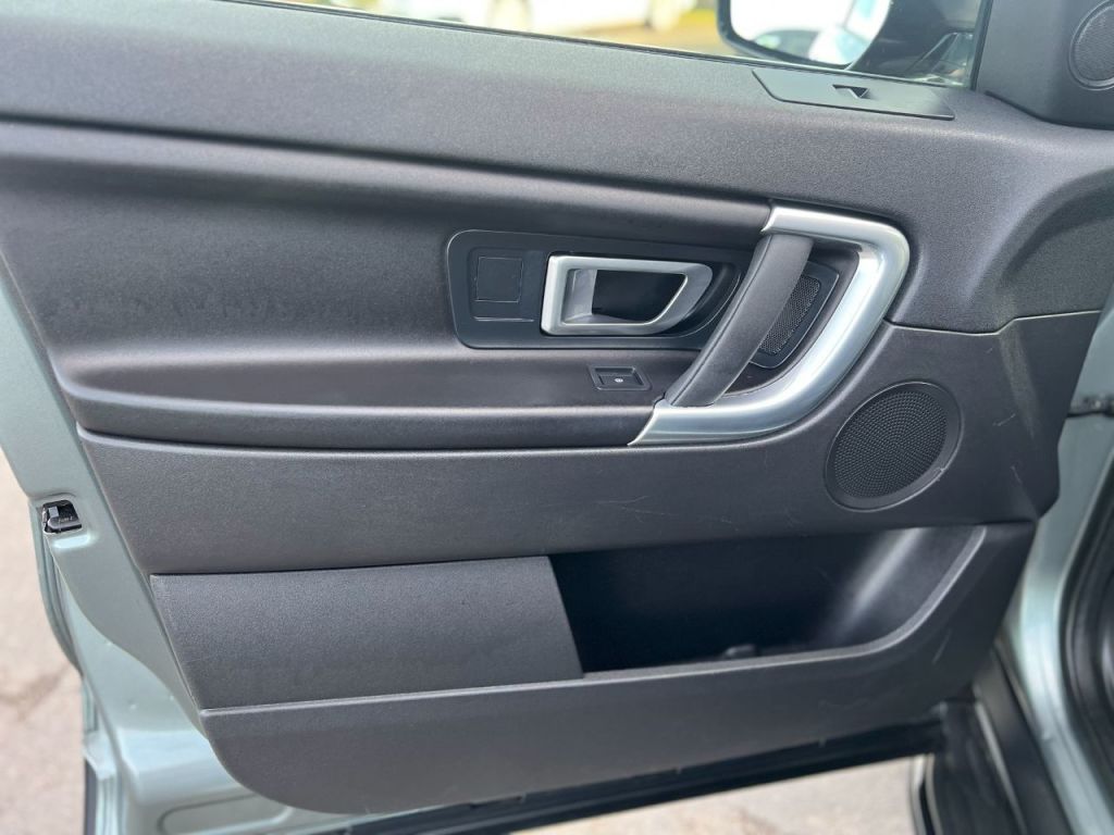 Used Land Rover Discovery Sport 2015 for sale - 77685096: Photo 28