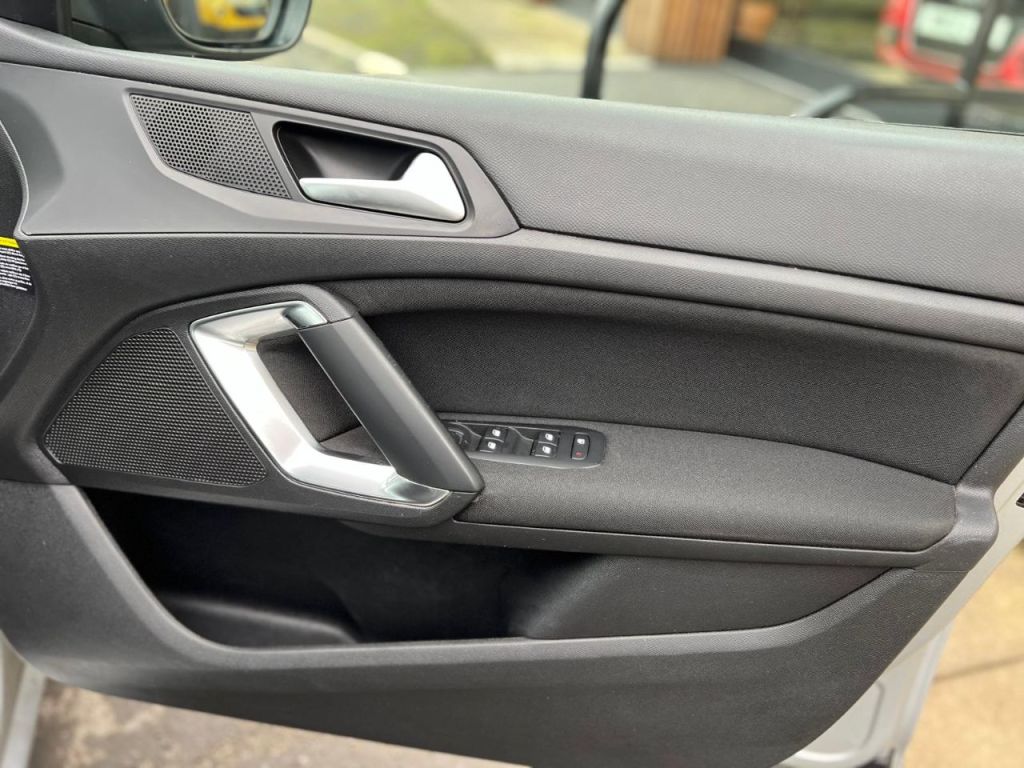 Used Peugeot 308 2015 for sale - 77138812: Photo 11